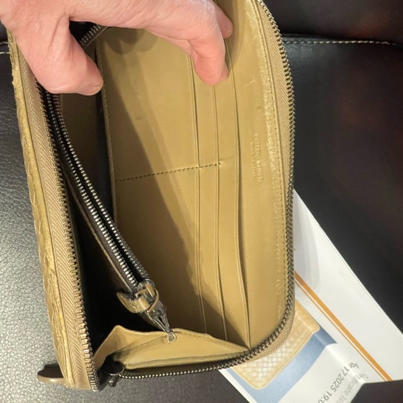 Bottega Veneta Tan Leather Wallet - Picture 7 of 10